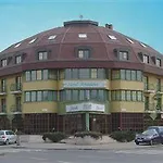 Amadeus Hotel 3*